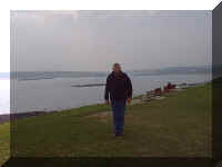 john looking up the tyne.JPG (27162 bytes)