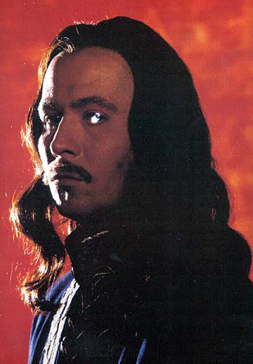 'Ooh, look at my eye.  I will put you under my seductive spell.  Oooo'