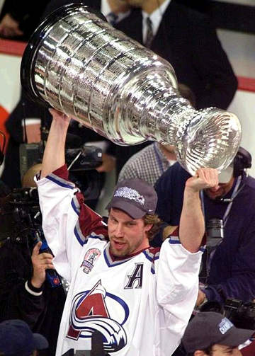 Peter Forsberg's lifting the Stanley Coupe for second time. 2000/2001 season.