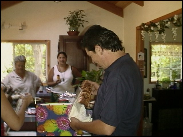 015Hank_wtiki.jpg, 56091 bytes, 8/26/01