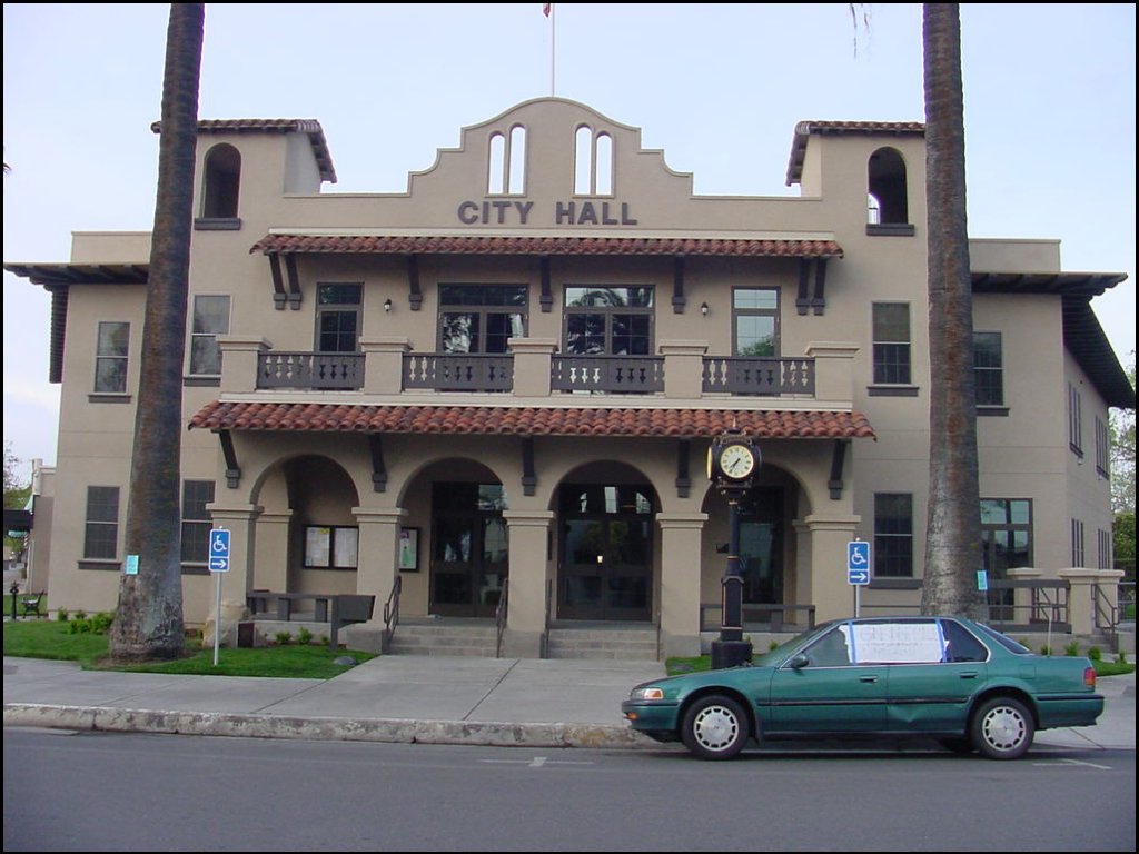 Patterson_CHall.jpg, 46060 bytes, 8/6/01