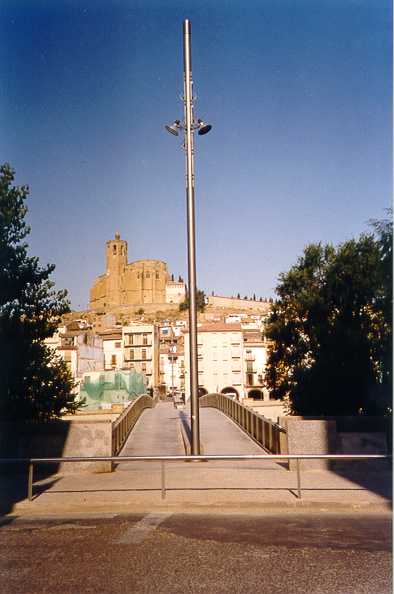 la nova passarel.la entre el primer i el segon pont