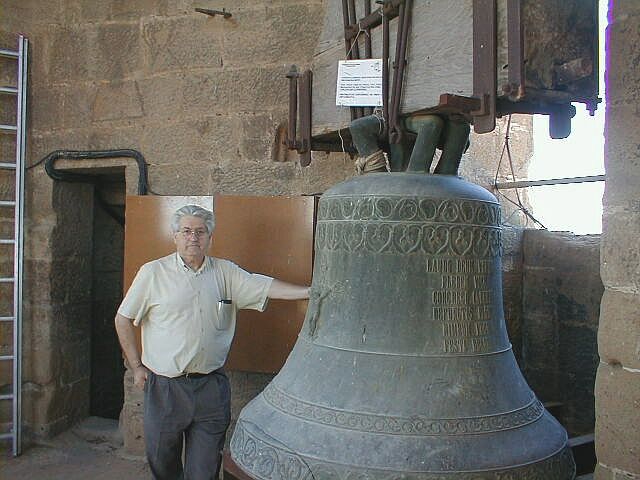 LA CAMPANA ESQUERDADA FA COMPANYIA A LES ALTRES CAMPANES AL CAMPANAR