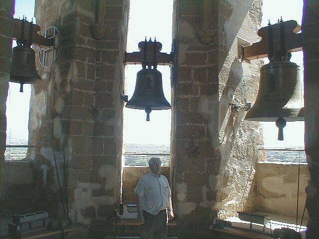 MOSS&Egrave;N RAMON AMB LES NOVES CAMPANES -SONAREN PER PRIMER COP EL 31.12.1999-