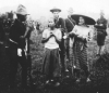 1899-1901_US_troops_with_Filipina_women.JPG