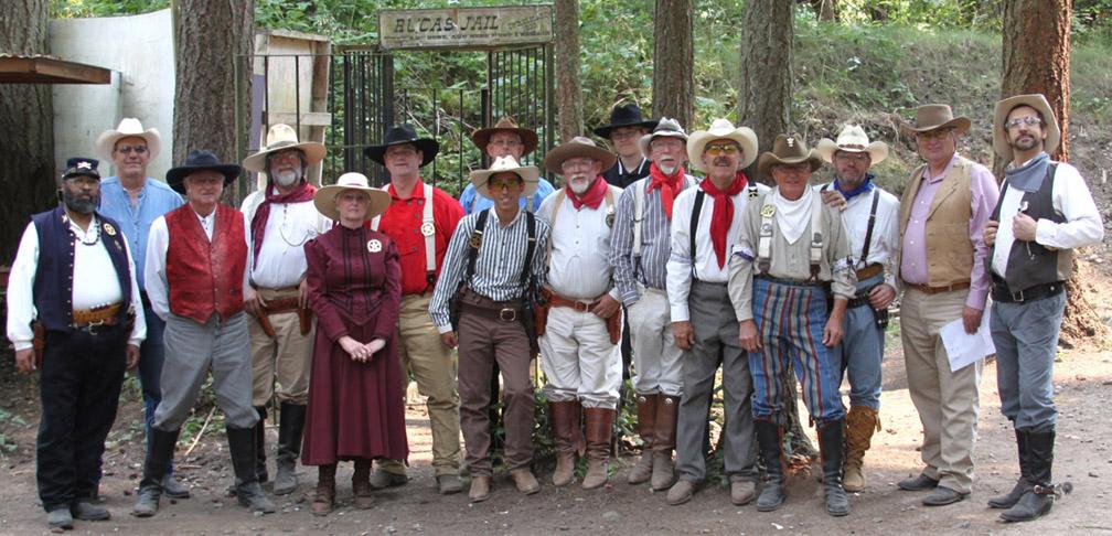 Hoo-Wee! They got more guest stars this episode than a dogs got hairs!