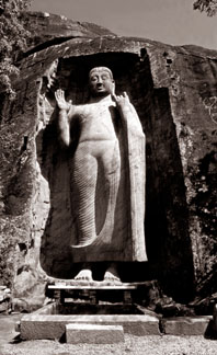 Ras Vehera (Sesuruwa) Buddha Statue
