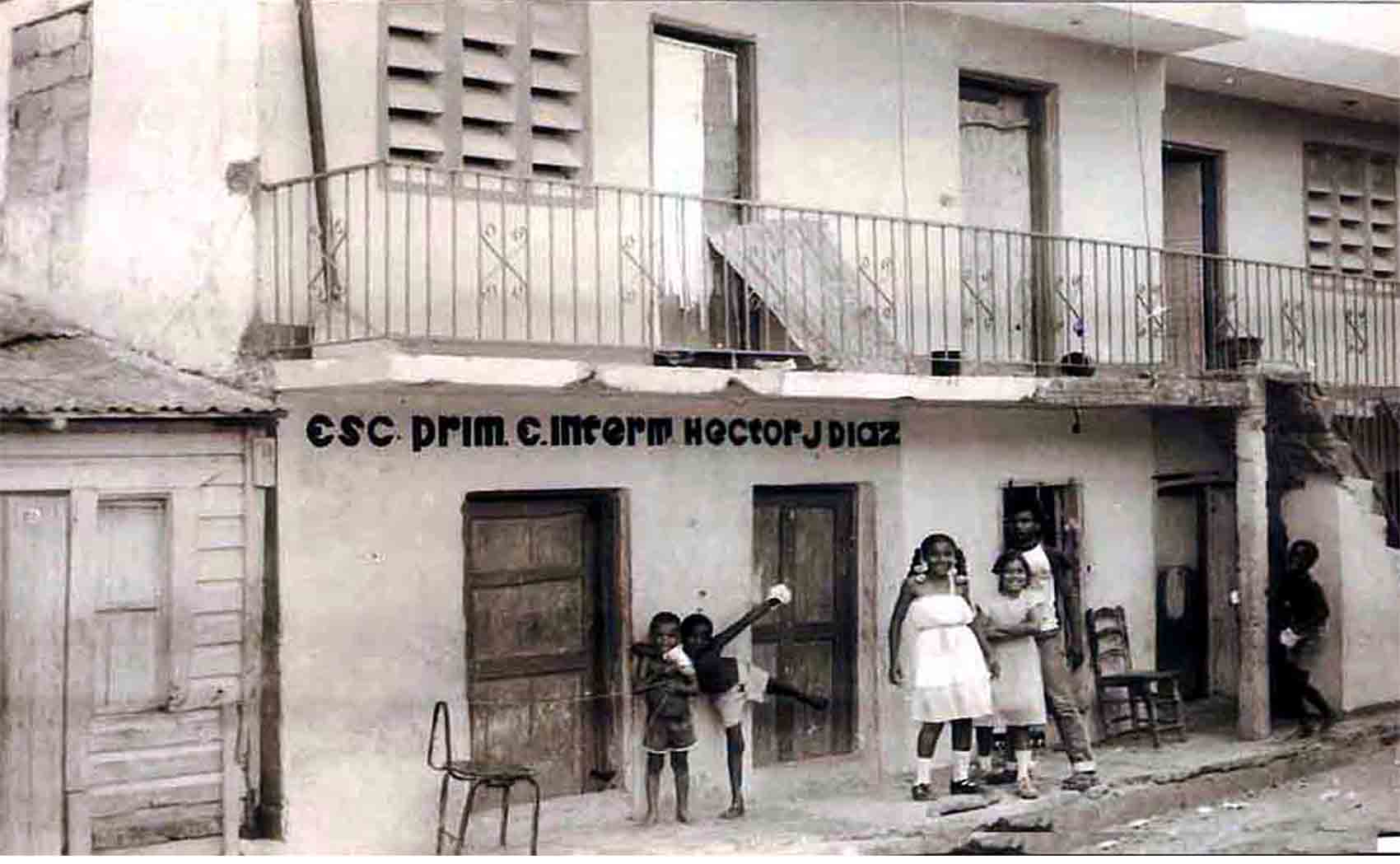 110,- Draft Exponent Widescreen Graphics plot. No. 7: Cover Club Hector J. D&iacute;az-exponents "Five martyrs October 9 Title-exhibition "Song Reason" -Chronic Urban Music by: Dr. Ruben B1ades&reg; -performer; Asocludisna- 84--conjunction: Lote bass expressed -Rock. National--White and Black - Invertido-Orquestacion -Optical :S0mm-should b e= 35 - 3 x S -1/2--Red Corner--Urban Signal No. 02-track double-1984. .( NEIGHBORHOOD APRIL 24 INSIDE).