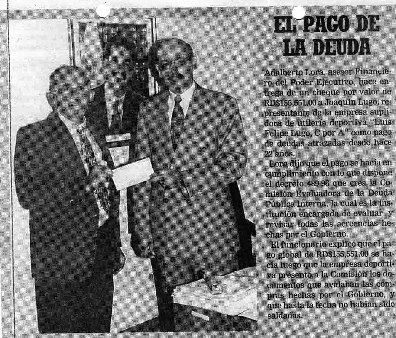 EL SE�OR NOHIVO LUGO RECIBE EL CHEQUE DE LA DEUDA QUE POR MAS DE 22 A�OS  Y QUE ABARCO LOS PERIODOS CONSTITUCIONALES DEL 1970-1974-1978-1982-1986-2000.