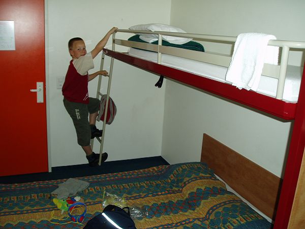 3-7-2004 17:03:30 ()