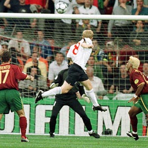 Scholes: A face to freeze keepers on their lines