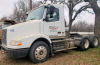 2005 VOLVO TRUCK TRACTOR, DAY CAB