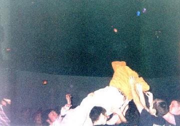 Buss crowd surfing