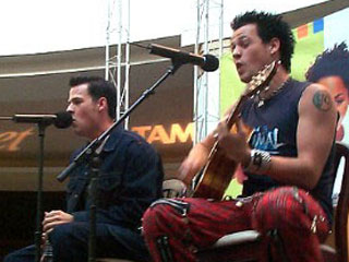 Look at the twins rock