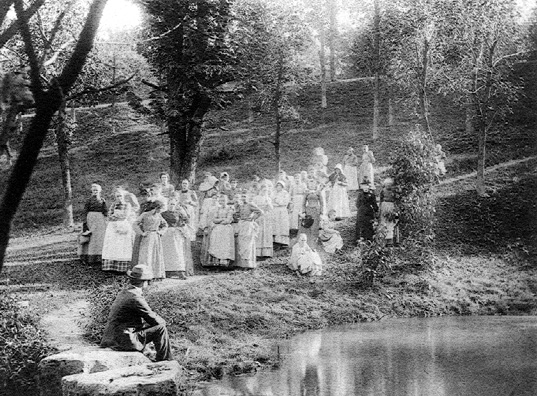 Patients of Ridges out on the grounds