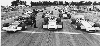FM2, FM2 and FM4 on the front row, Ruapuna March 1971