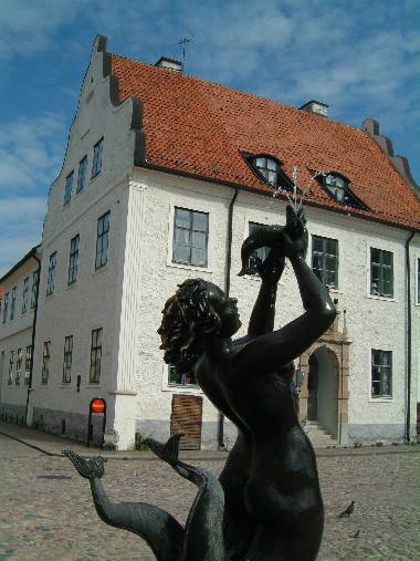Statue in Kvarnholmen, Kalmar. Photograph by Karolina Karlsson (c) 2003.