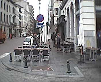 Abus d'espace commercial, coin rue du Luxembourg et sa place