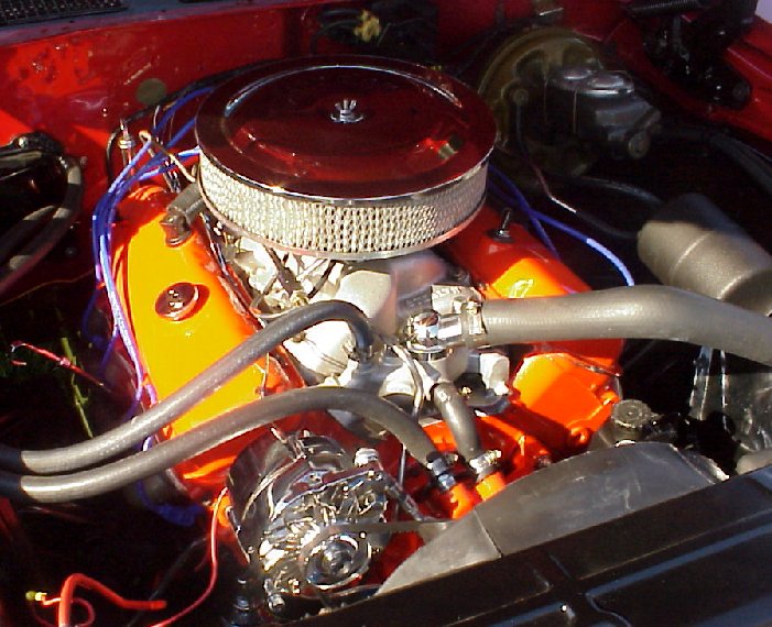 1970ChevelleRed03-04_454engine.jpg - 101967 Bytes
