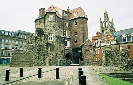 black-gate_01.jpg (75340 bytes)