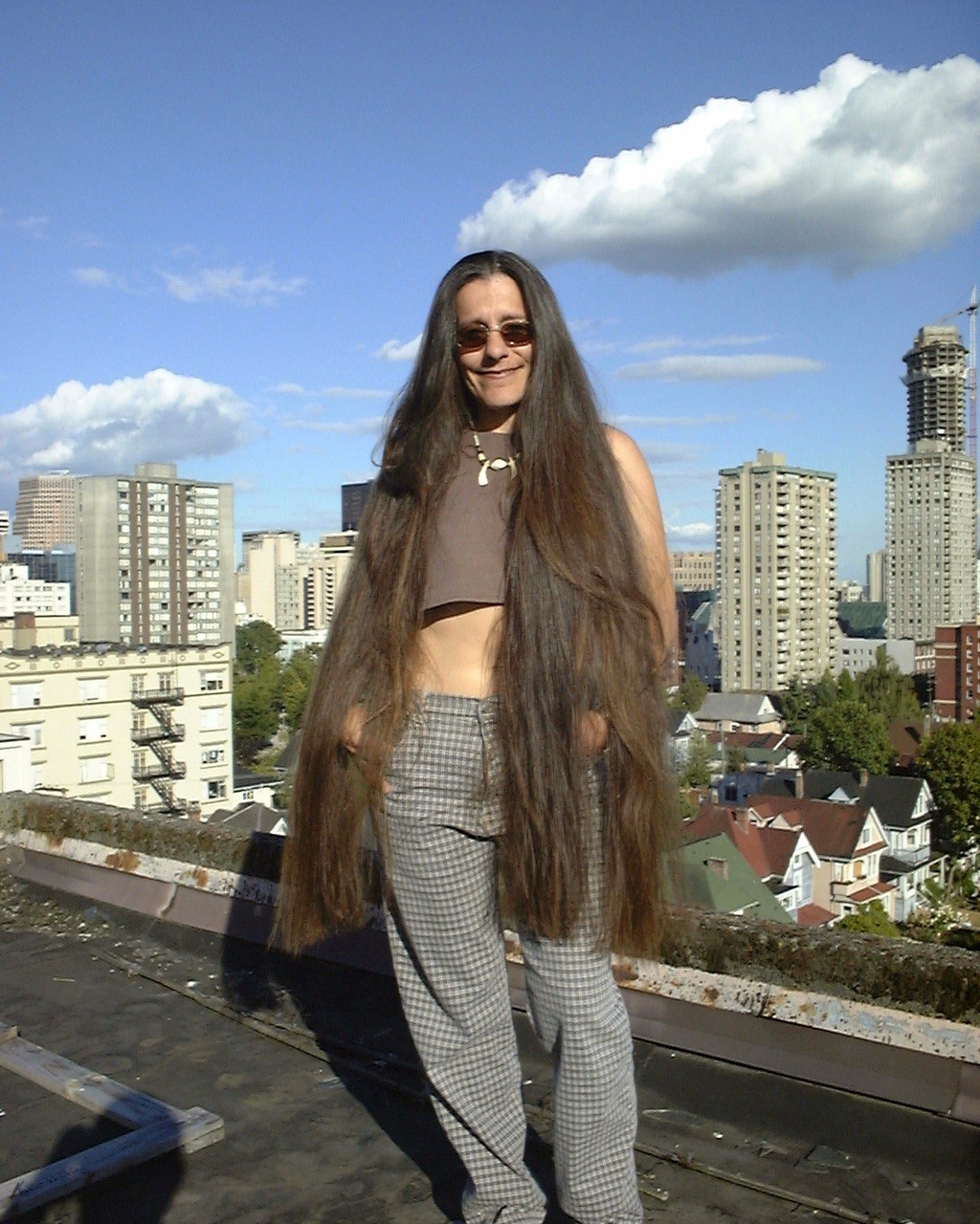 standingHairFrtNice2.jpg (364799 bytes)