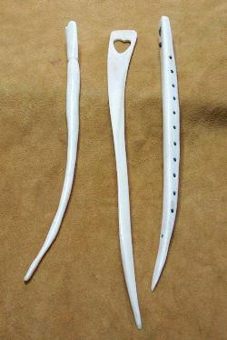 3heartsticksSM.jpg (16031 bytes)