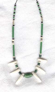Green Necklace.JPG (17537 bytes)