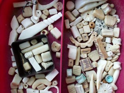 beads2SM.jpg (29503 bytes)