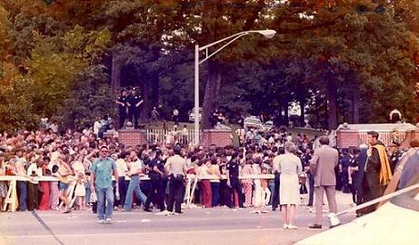 Ppl outside Graceland