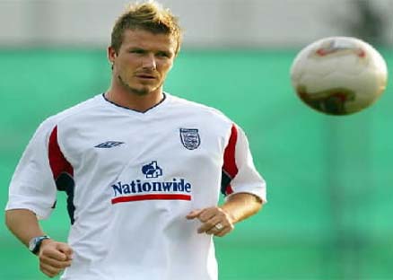David Beckham says England will treat Nigeria like world  champions when the two sides meet in group F. REUTERS/Dan Chung DCS/JP SPORT SOCCER WORLD AWAJI Photo by PHOTOGRAPH BY DAN CHUNG 08/06/2002