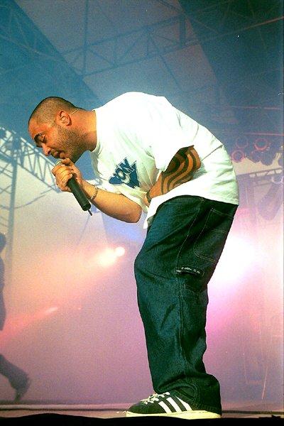 aaronsing.JPG (42770 bytes)