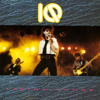 LIVING.JPG (28895 byte)