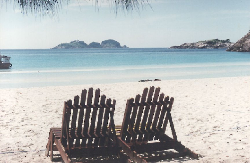 beach2.jpg (76785 bytes)