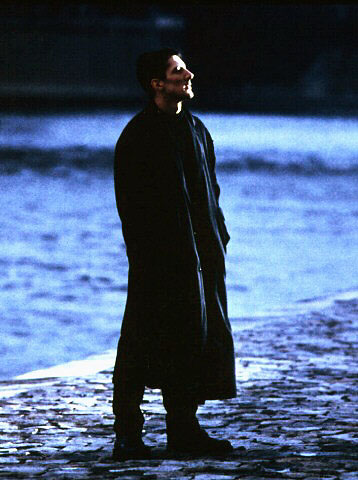 Methos standing in the blue night