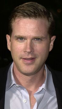 Bradford Follmer (Carry Elwes)