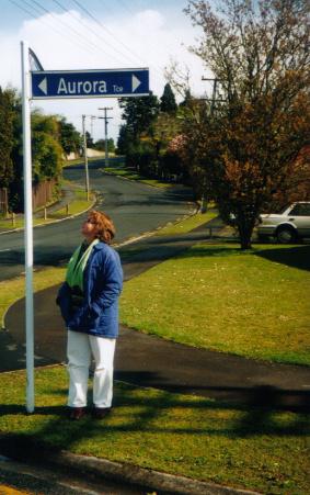 Karin under Aurora Street