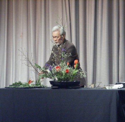 Ikebana International - Mitsugi Kikuchi - sub-Grand Master - Ottawa -  Sensei - OHARA C20080412 016