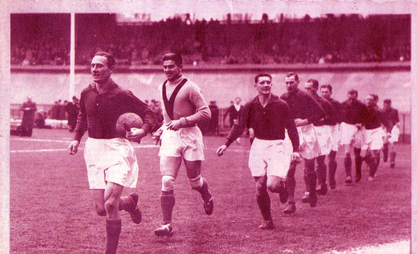 To Dutch Pro's in Paris aganst France, 1953