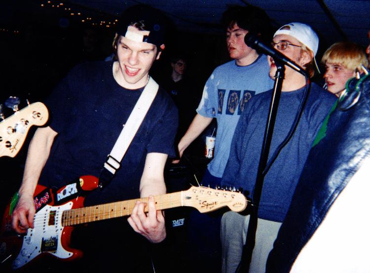 aaron1.JPG (60225 bytes)