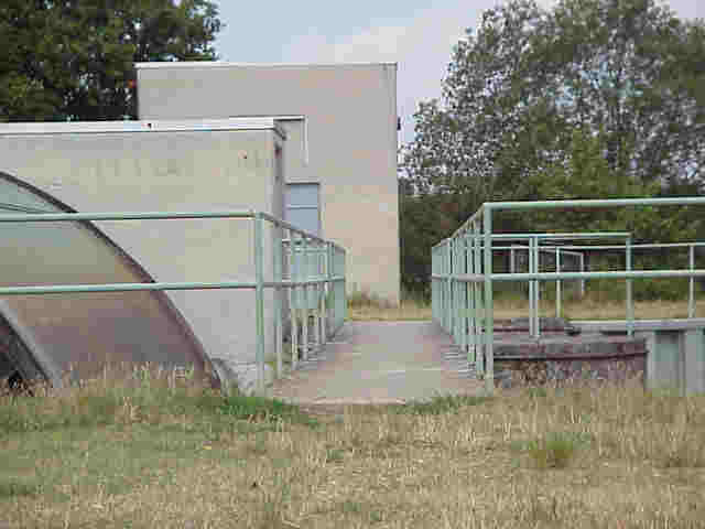 Der bergang vom Profanen zur mystischen Sttte vollzieht sich beim Beschreiten dieses bergangs.