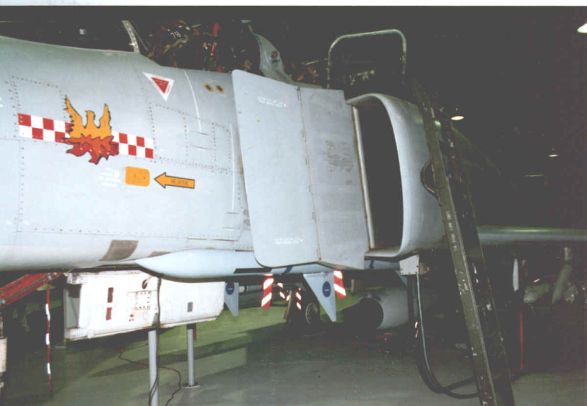 phantom-pic_04.jpg (78921 bytes)