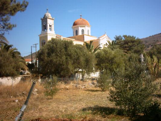 Een van de vele kerken in Fourni.