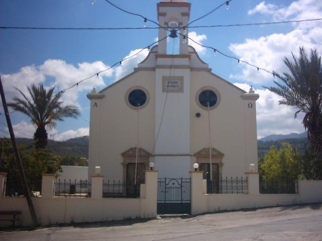 De kerk in het dorp Kasteli.