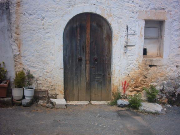 A gate in Kasteli.