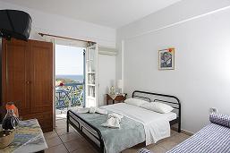 Syros Manos Rooms and Apartments in Megas Gialos Beach