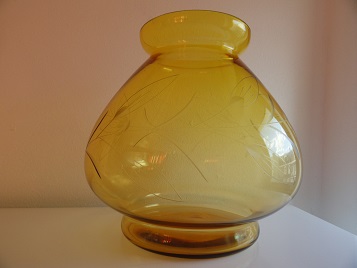 Amber glazen Iran vaas, ontwerp W.J.Rozendaal 1931, uitvoering Kristalunie Maastricht