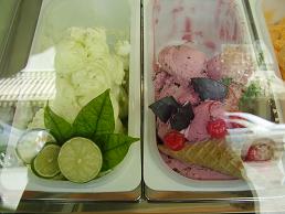 Samos, Pythagorion, Orange lunchroom & ice cream