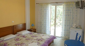 Peter & Tony Rooms, Galissas Beach, Syros