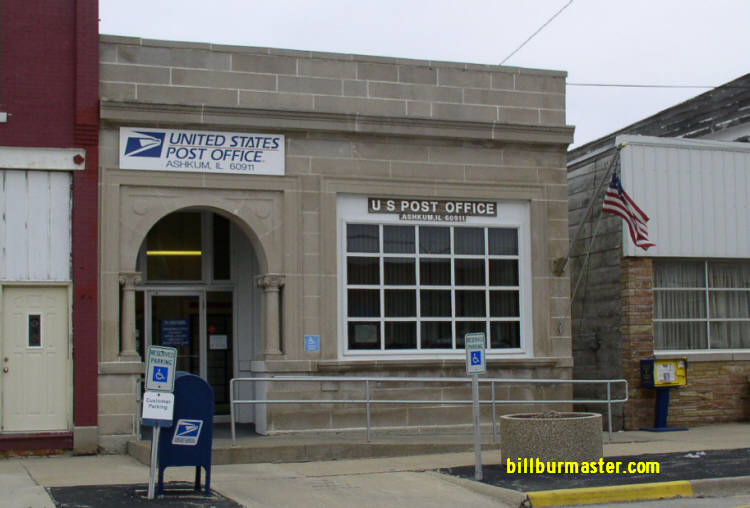 Looking north at the Ashkum Post Office. (December, 2007)
