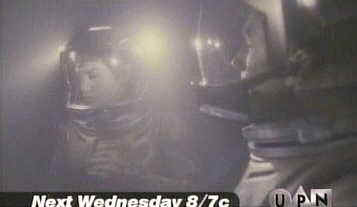 T'Pol and Malcolm in EV suits.JPG (7818 bytes)